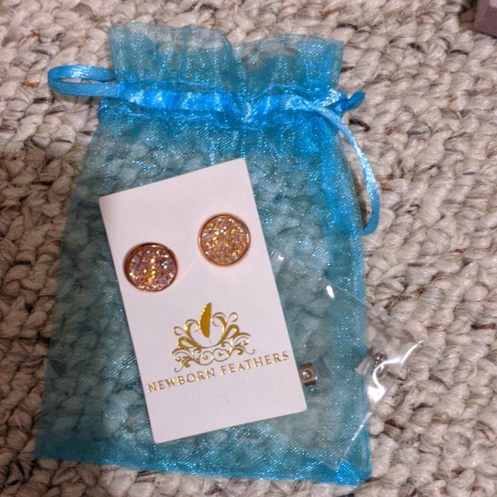 🌼2/$15 Newborn feather earrings